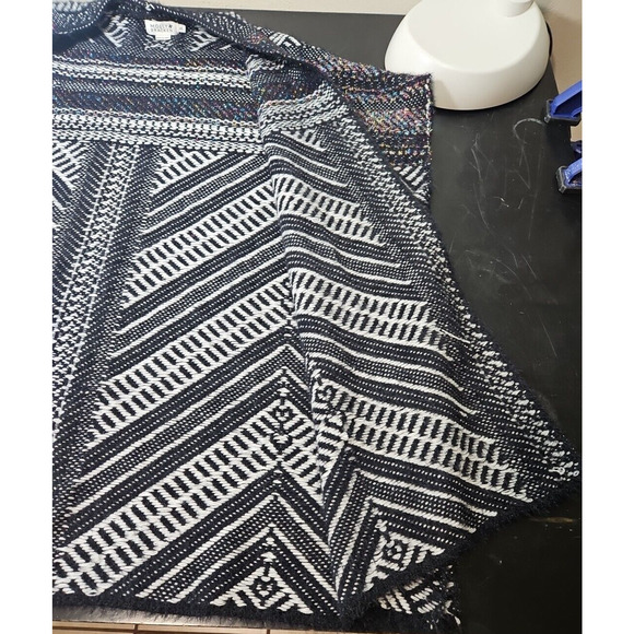Anthropologie Molly Bracken EUC Wrap Sweater Cardigan Poncho M/L Bohemian Aztec - Picture 12 of 16
